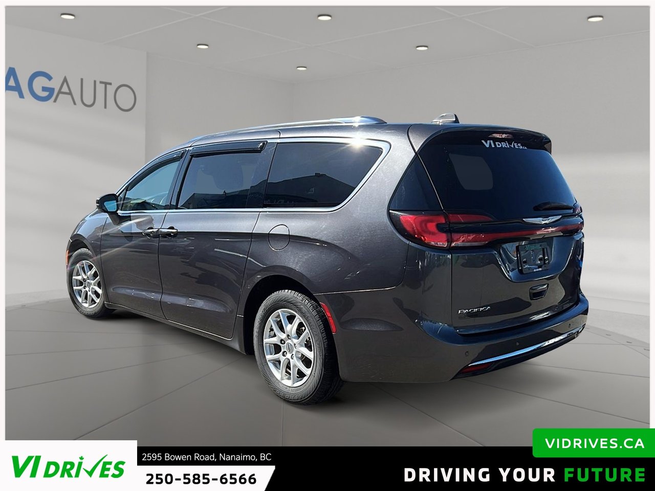 2021 Chrysler Pacifica Touring-L-3