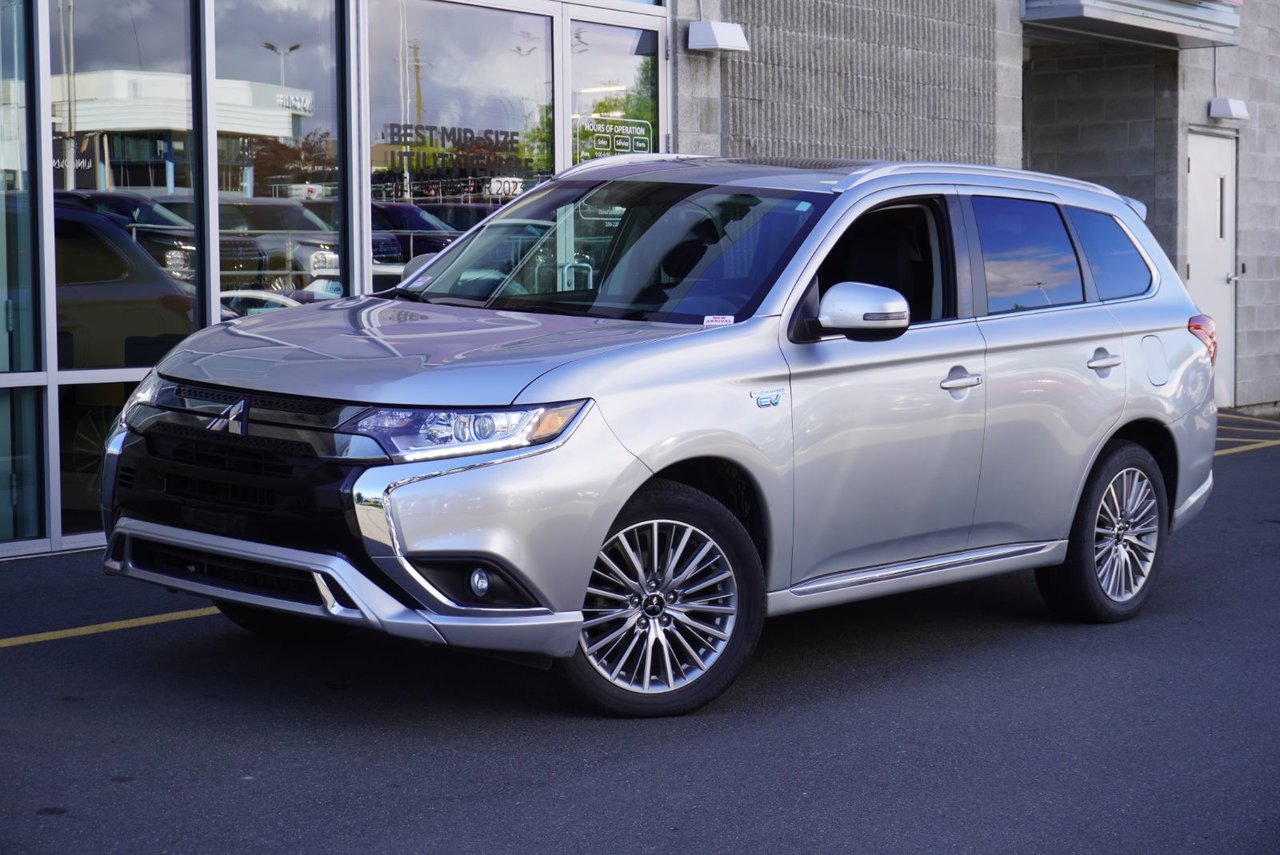 2022 Mitsubishi Outlander Hybrid Plug-in VUS Argent (STERLING SILVER) Transmission Intégrale 1 vitesse Automatique