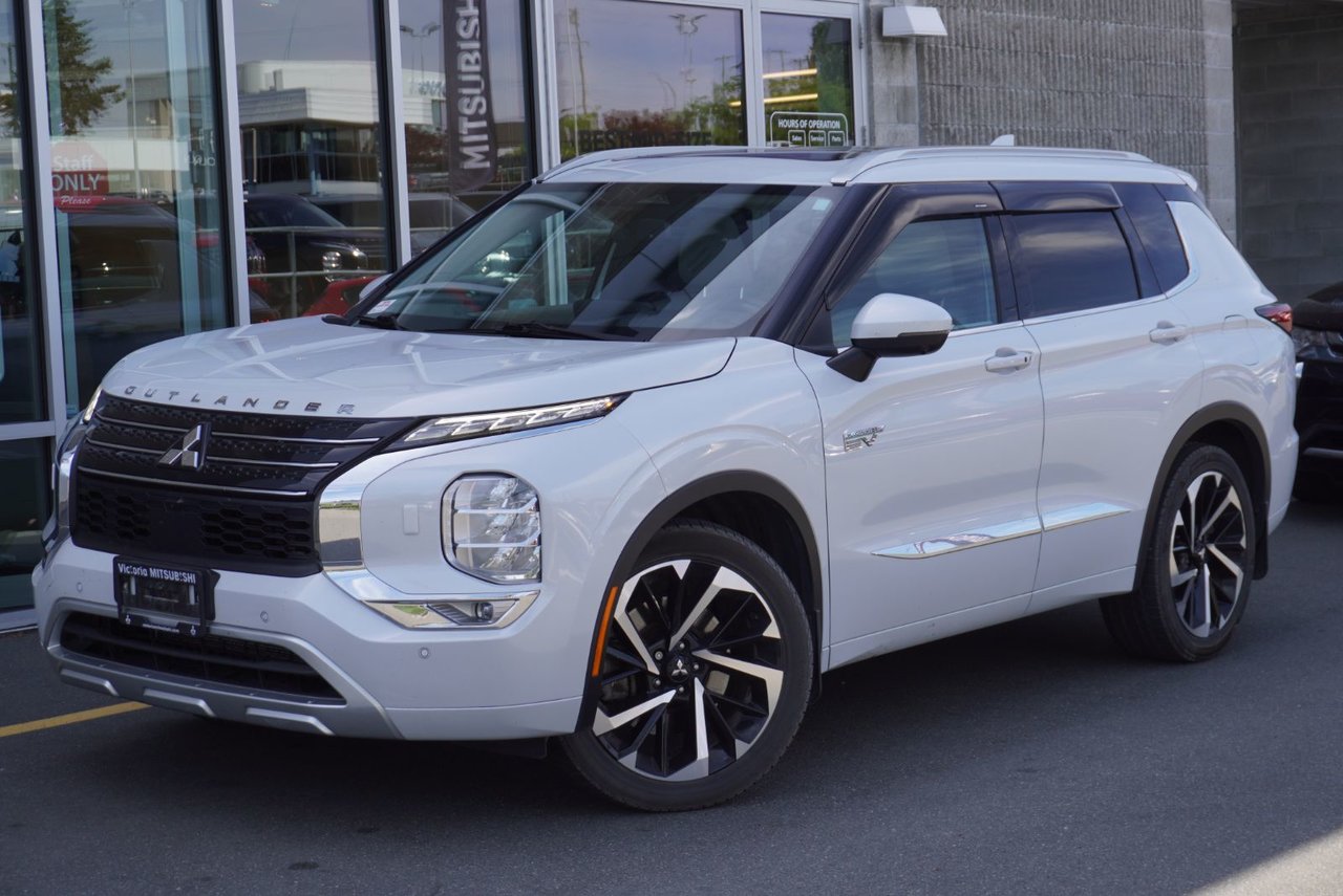 WHITE DIAMOND 2024 Mitsubishi Outlander Hybrid Plug-in SUV / Crossover  1-Speed Automatic