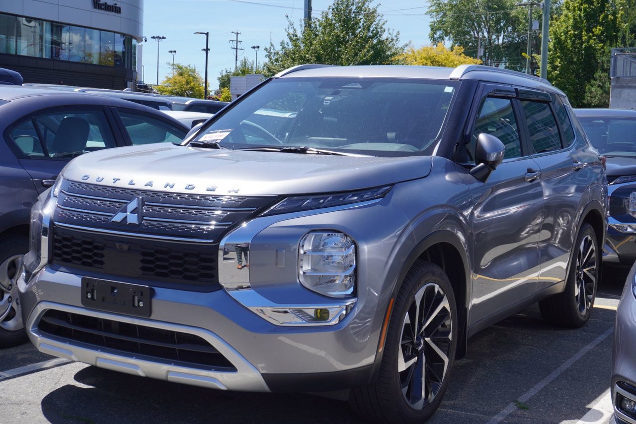 TITANIUM GRAY METALLIC 2024 Mitsubishi Outlander SEL S-AWC SUV / Crossover All-Wheel Drive Continuously Variable Transmission