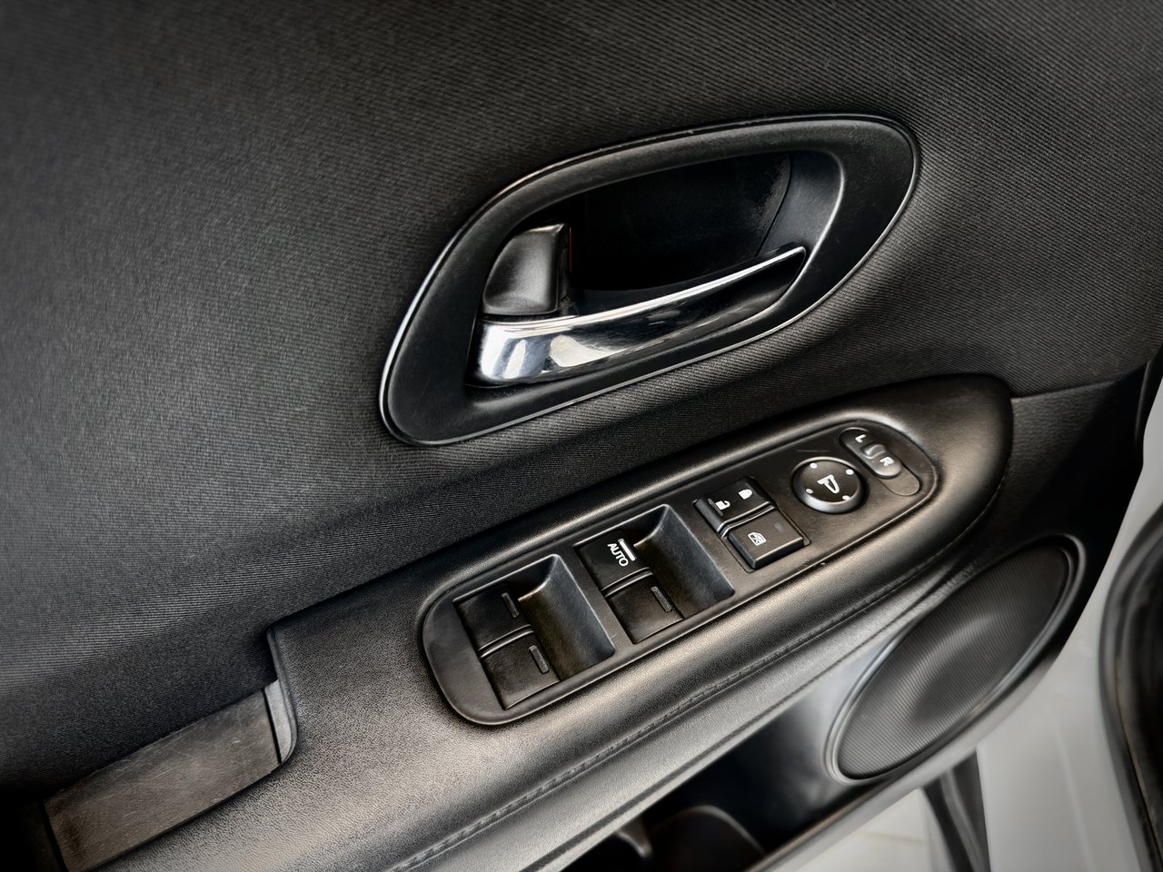 2016 Honda HR-V LX AWD-27