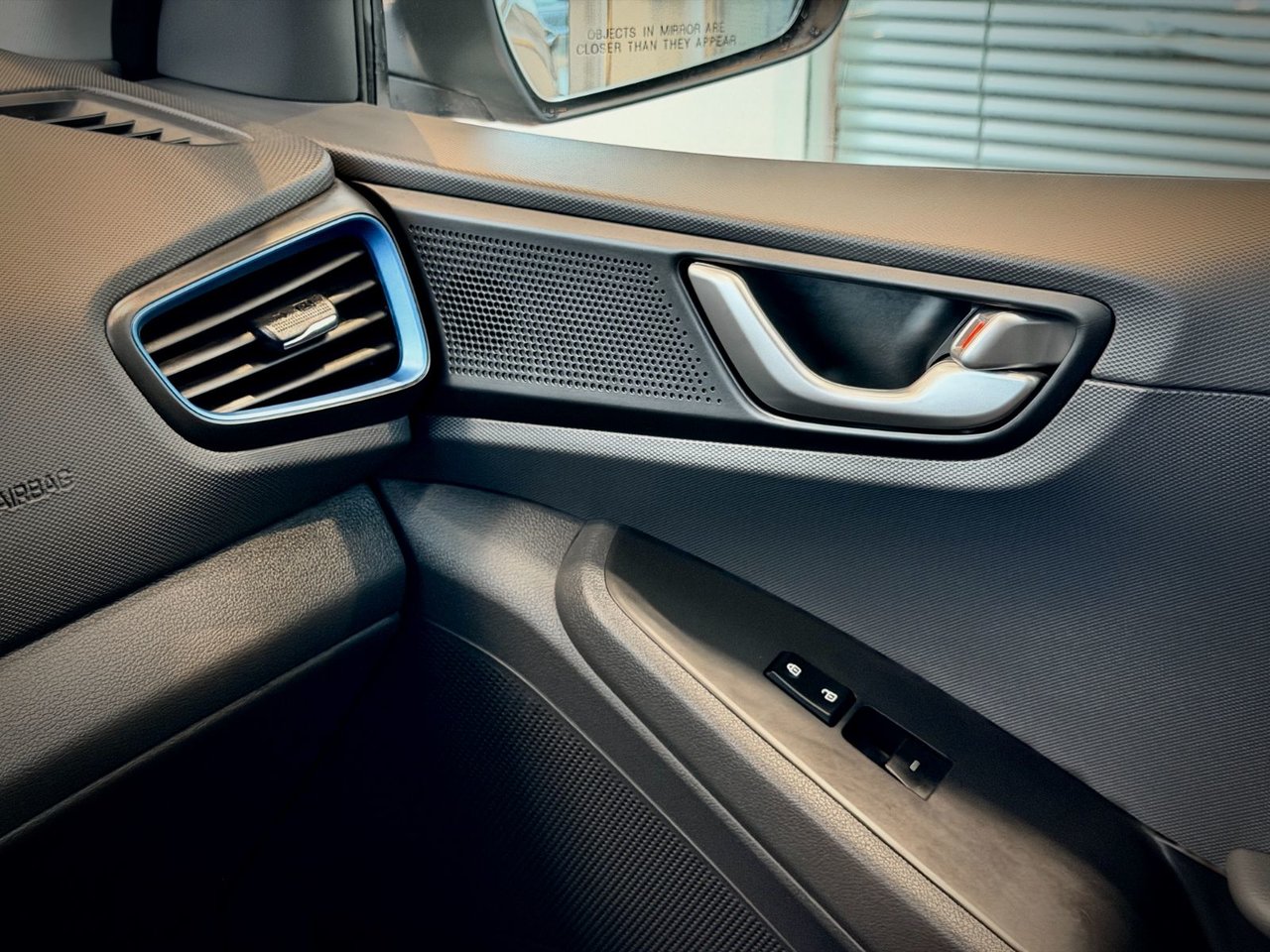 2019 Hyundai Ioniq Preferred Plug IN-26