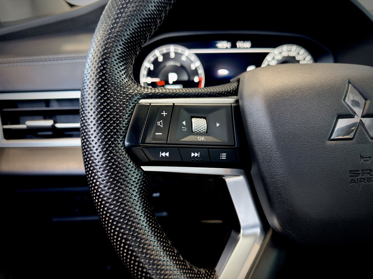 2023 Mitsubishi Outlander GT PREMIUM-25