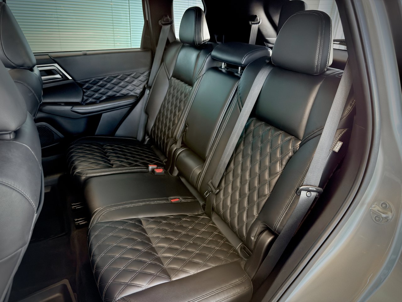 2023 Mitsubishi Outlander GT PREMIUM-24