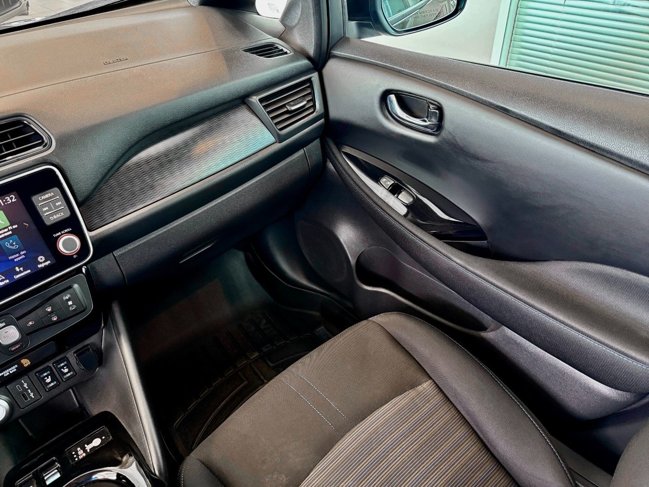 2023 Nissan Leaf SV-16
