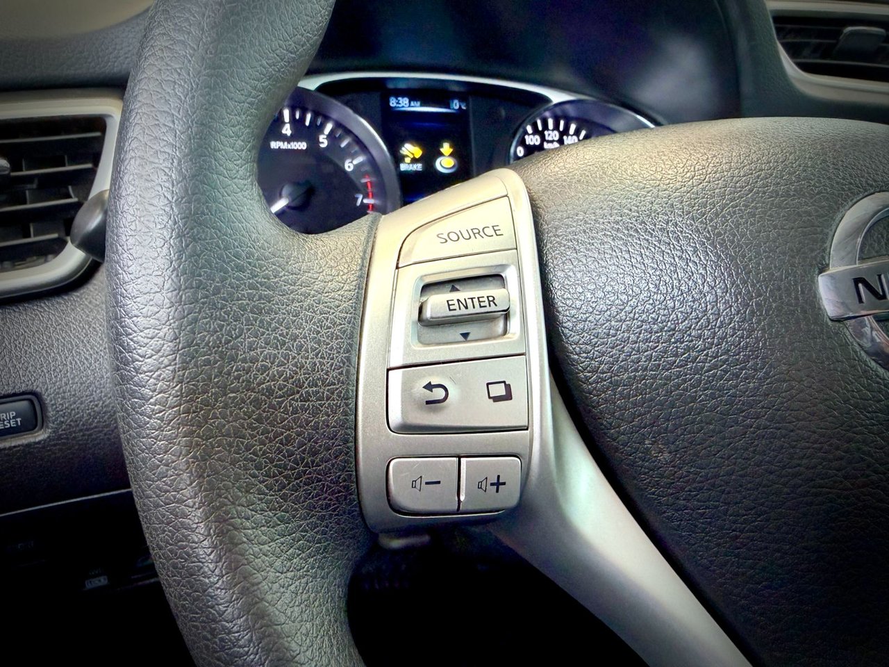 2016 Nissan Rogue SV AWD-25