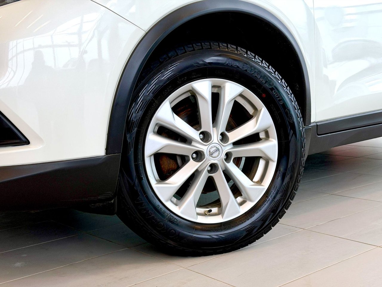2016 Nissan Rogue SV AWD-16