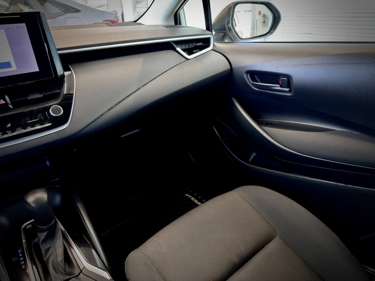 Toyota Corolla LE LE HYBRID 2023-16