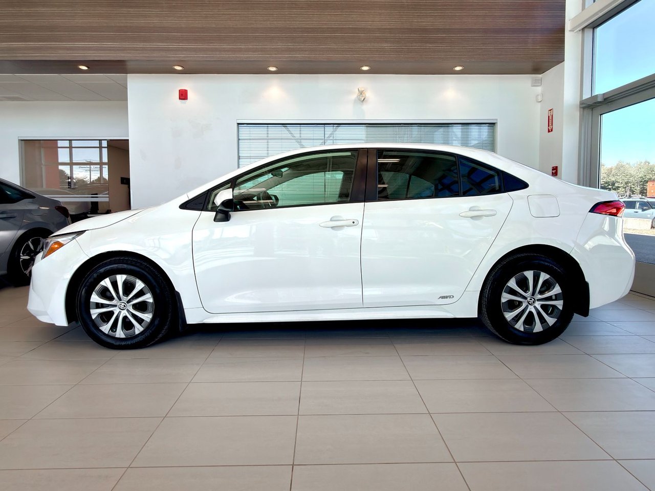 Toyota Corolla LE LE HYBRID 2023-8