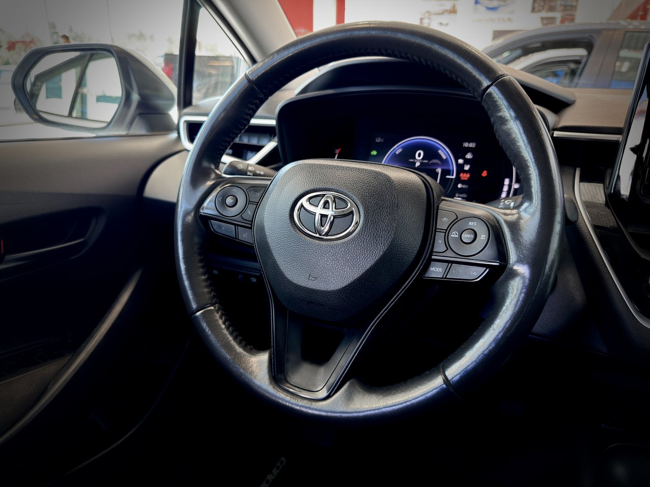 Toyota Corolla LE LE HYBRID 2023-17