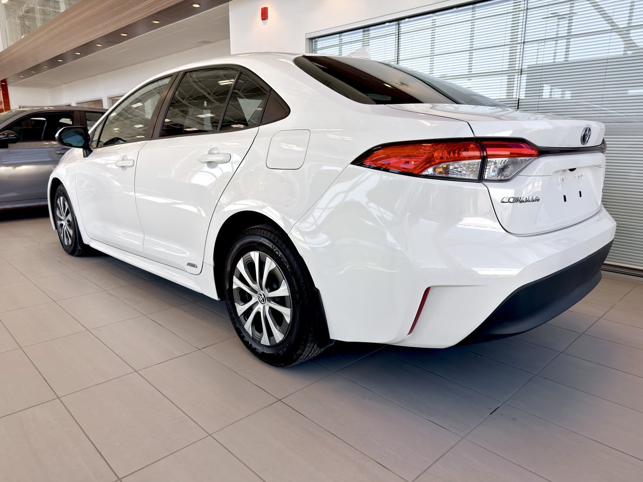 Toyota Corolla LE LE HYBRID 2023-9