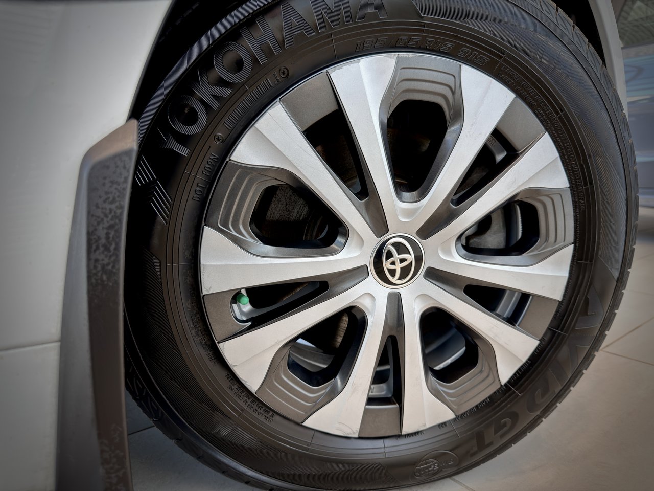 Toyota Corolla LE LE HYBRID 2023-13