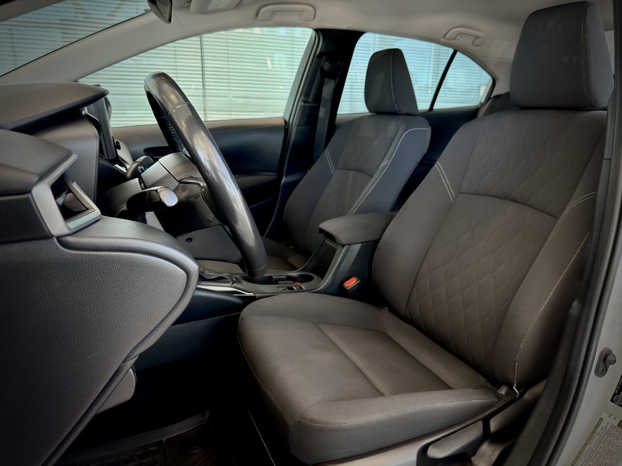 Toyota Corolla LE LE HYBRID 2023-18