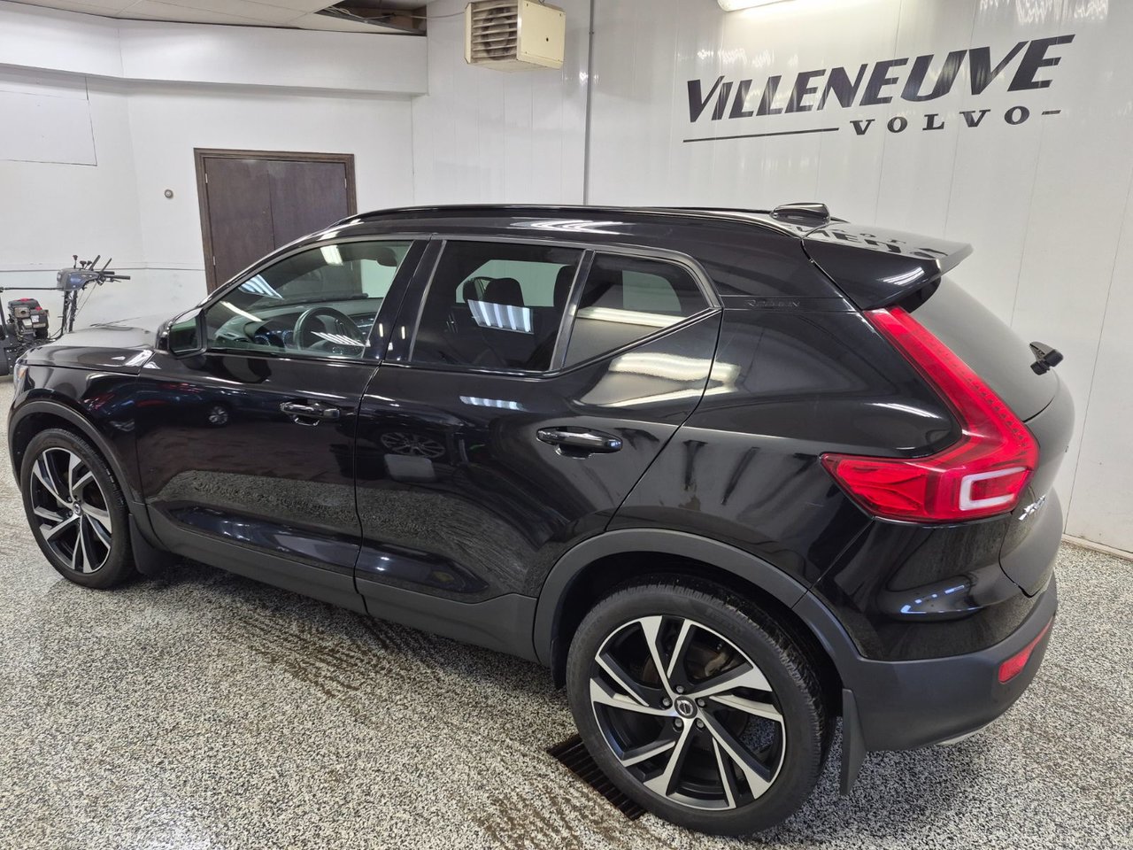 2020 Volvo XC40 R-DESIGN-2