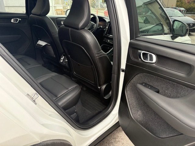 2023 Volvo XC40 PLUS DARK THEME-4