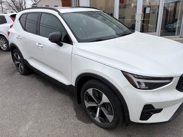 2023 Volvo XC40 PLUS DARK THEME-0