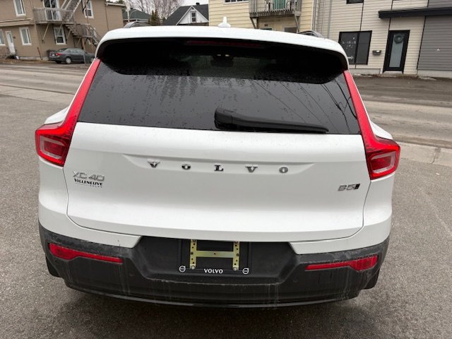 2023 Volvo XC40 PLUS DARK THEME-5