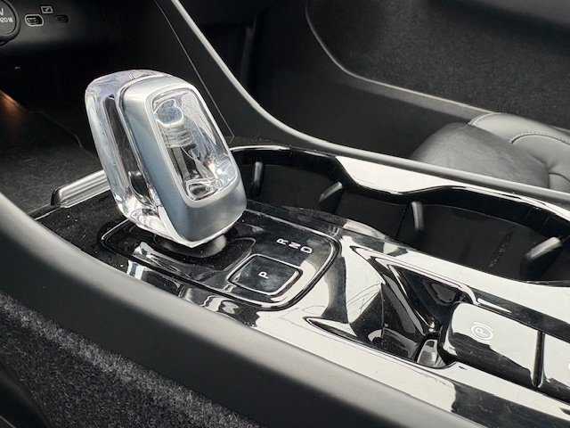 2023 Volvo XC40 PLUS DARK THEME-10