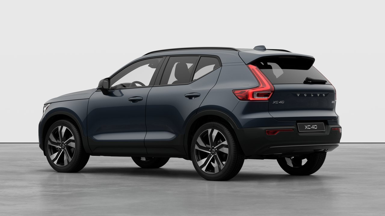 Volvo XC40 Plus Dark Theme 2026-1
