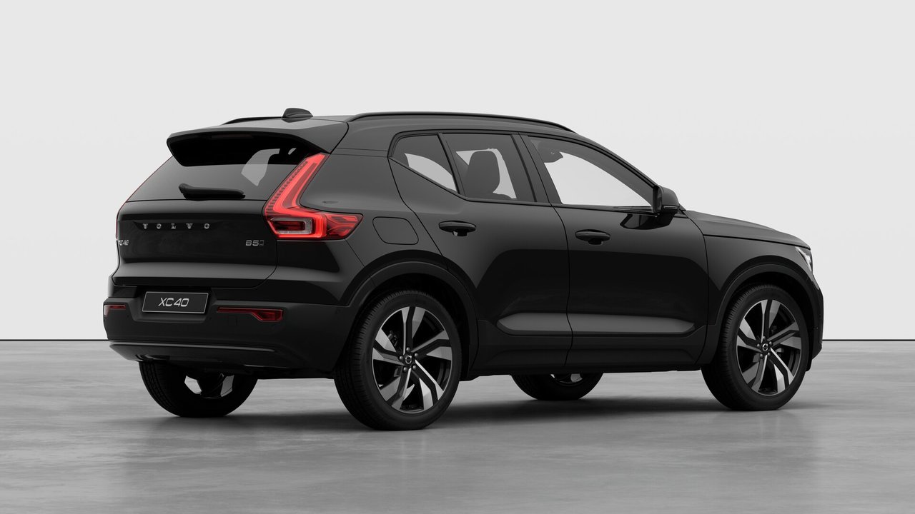2026 Volvo XC40 Plus Dark Theme-3