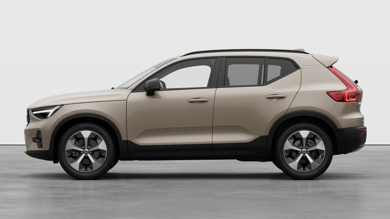 2026 Volvo XC40 Plus Dark Theme-7
