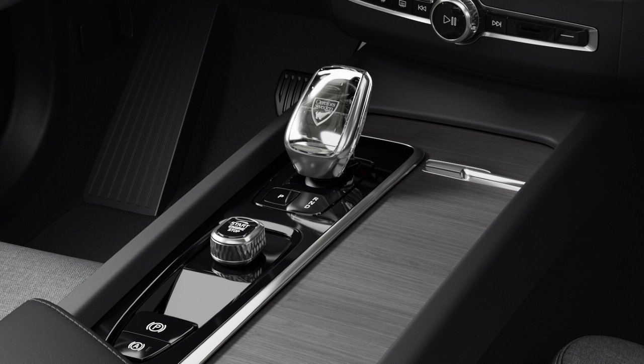 Volvo XC60 Plug-In Hybrid Ultra Dark Theme 2025-8