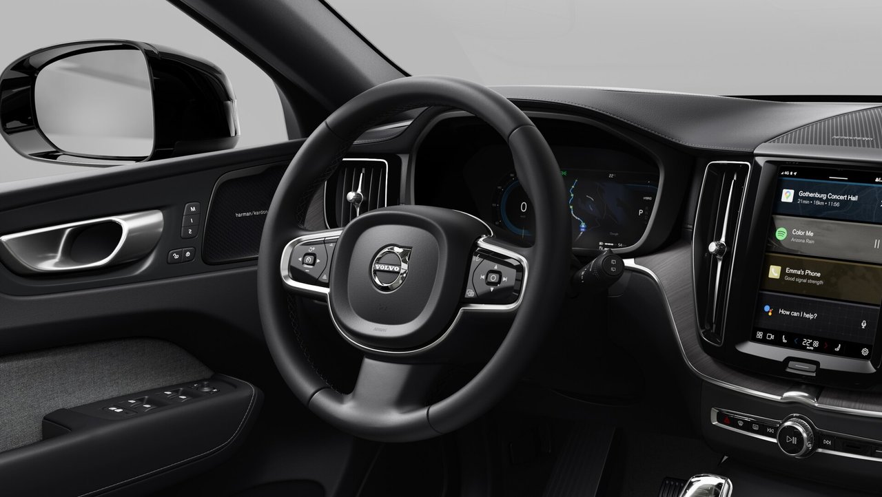 Volvo XC60 Plug-In Hybrid Ultra Dark Theme 2025-11