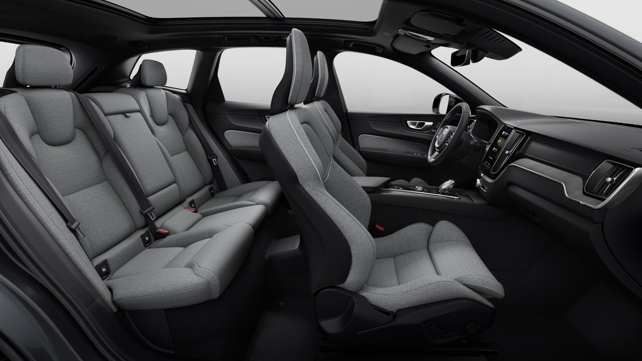 Volvo XC60 Plug-In Hybrid Ultra Dark Theme 2025-10