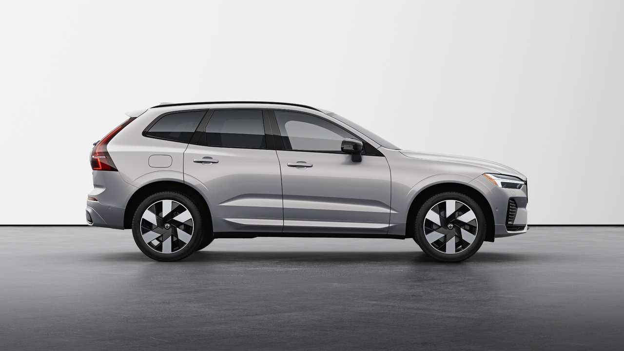 2025 Volvo XC60 Plug-In Hybrid Ultra Dark Theme-4
