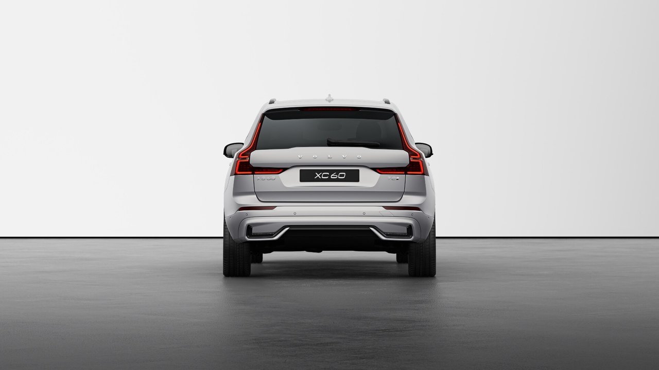 2025 Volvo XC60 Plug-In Hybrid Ultra Dark Theme-3