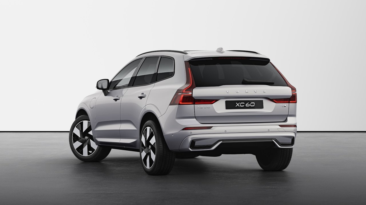 2025 Volvo XC60 Plug-In Hybrid Ultra Dark Theme-1