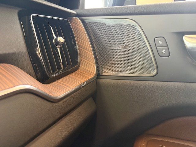 Volvo XC60 MOMENTUM 2022-7