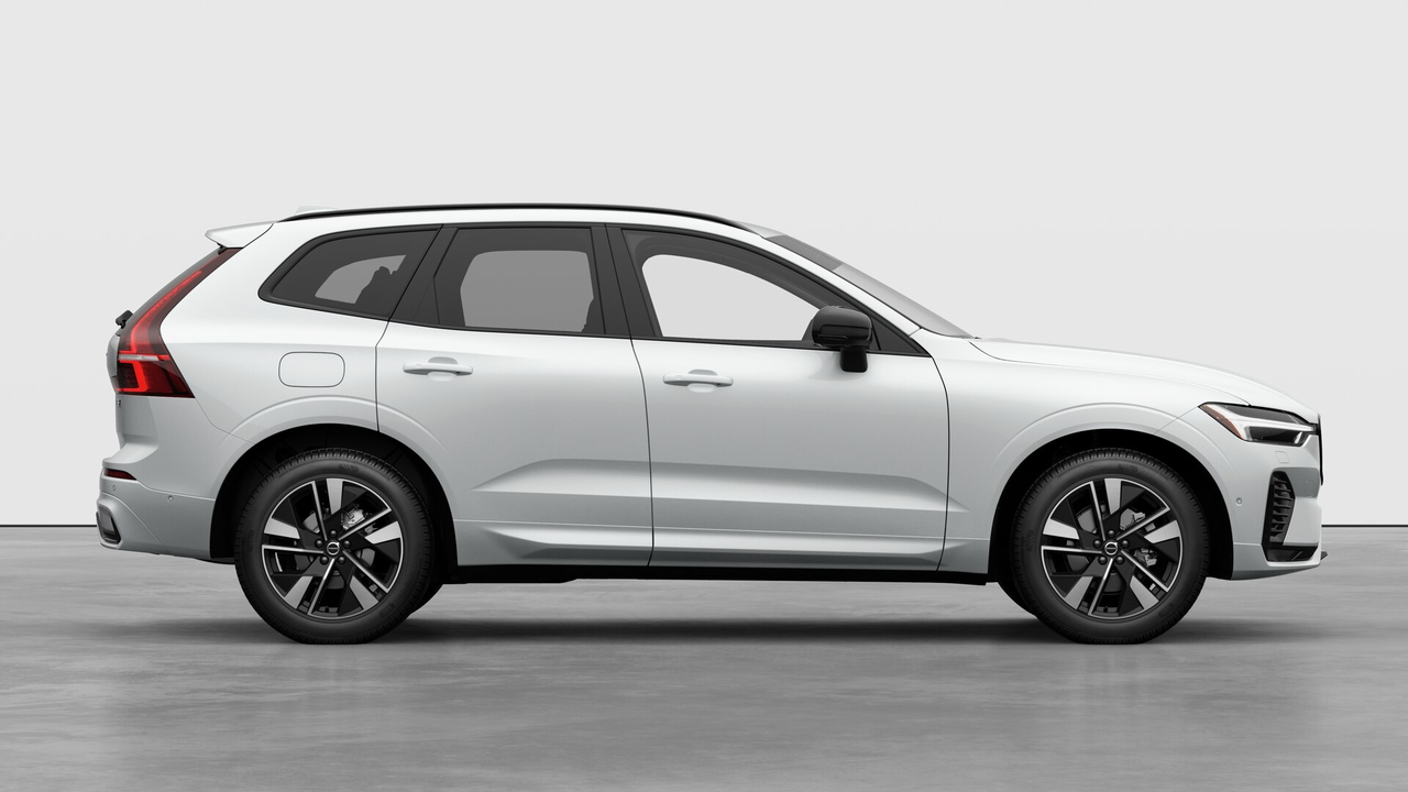 2026 Volvo XC60 Plus Dark Theme-6