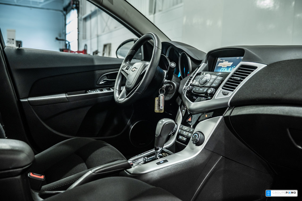 Chevrolet Cruze Limited 1LT / SIÈGES CHAUFFANTS / BLUETOOTH / A/C+++ 2016-28