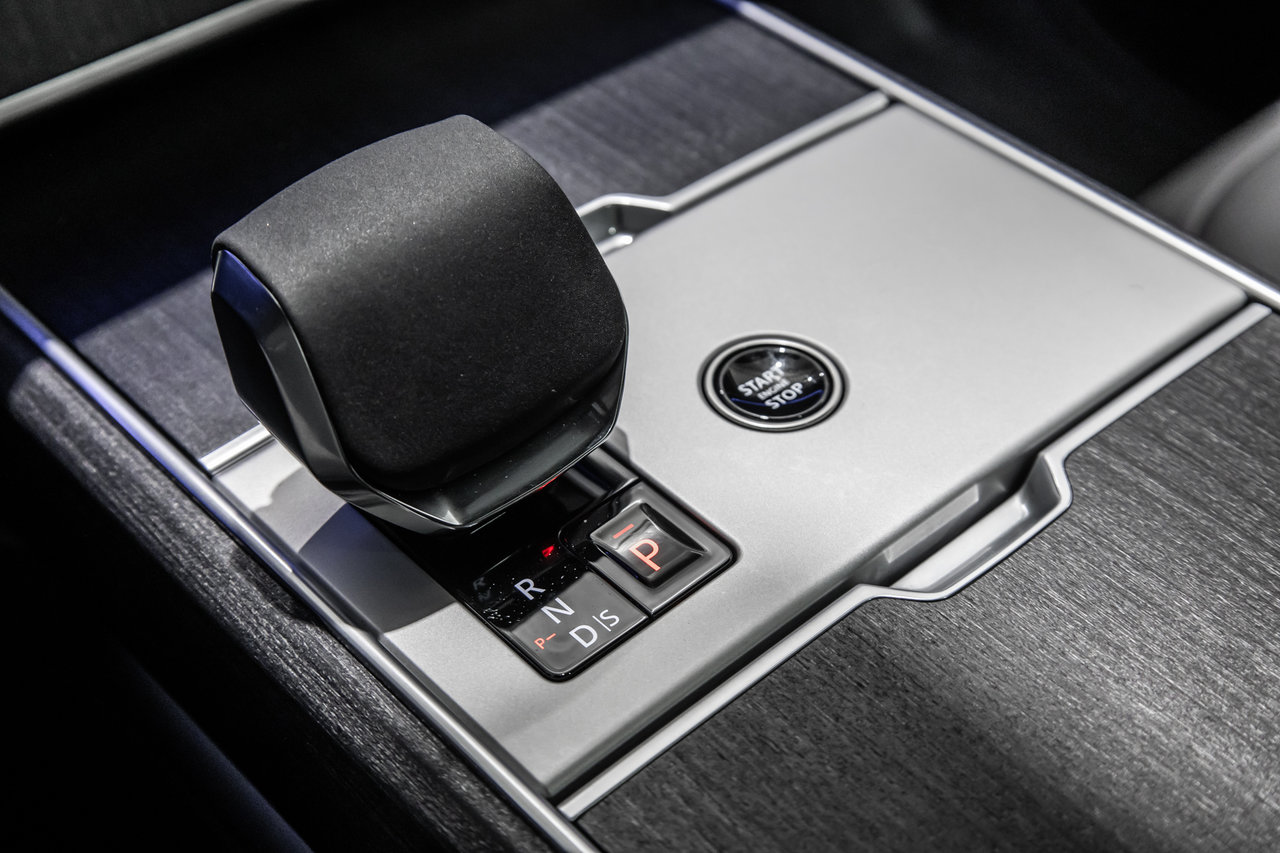 Land Rover Range Rover P550e S 2025-19