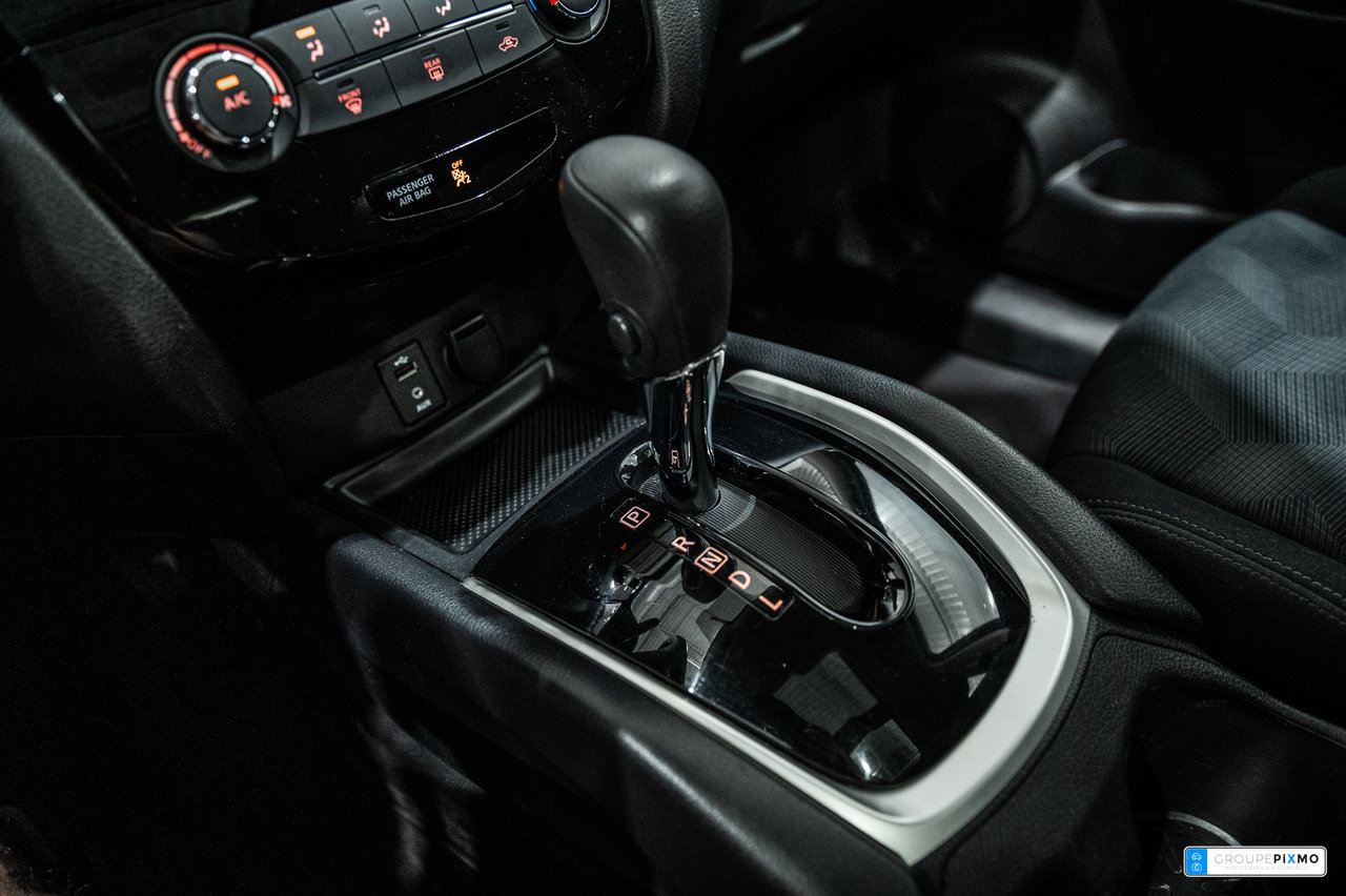 2014 Nissan Rogue SV / AWD / TOIT OUVRANT / SIÈGES CHAUFFANTS +++-25