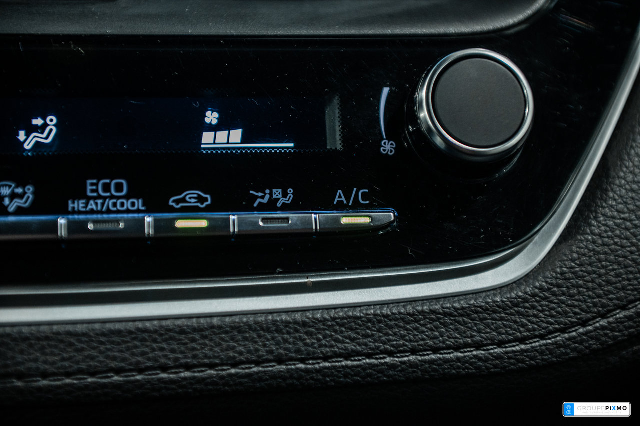 Toyota Corolla Cross Hybrid SE / AWD / HYBRIDE / APPLE CARPLAY / TOIT OUVRANT 2024-22