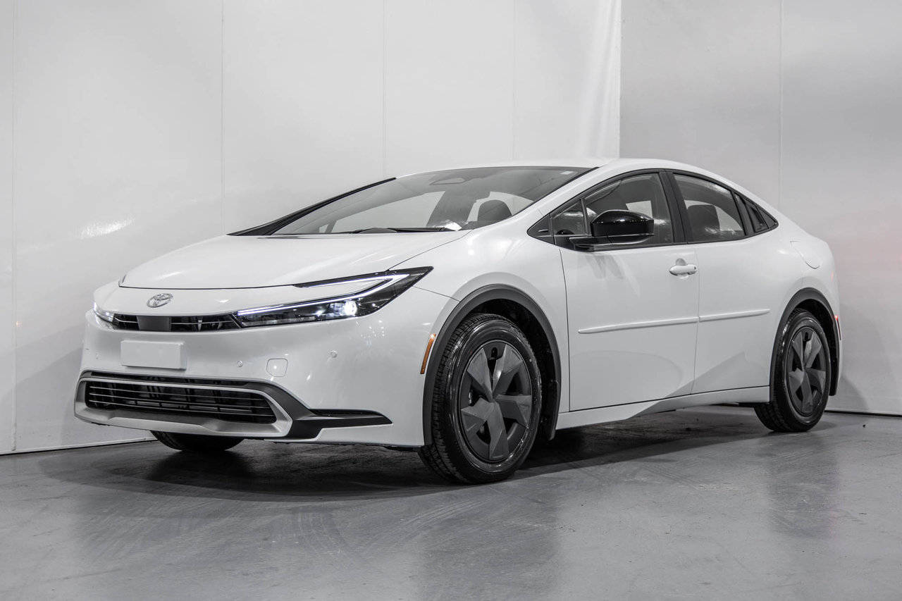 2027 Toyota Prius Plug-In Hybrid SE FWD