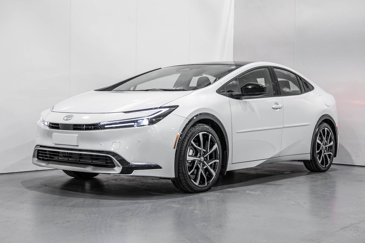 2027 Toyota Prius Plug-In Hybrid XSE FWD