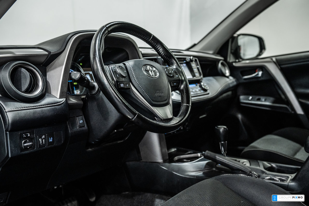 Toyota RAV4 Hybride XLE / AWD / TOIT / CAMERA +++ 2017-16