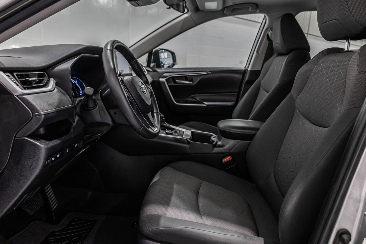 2023 Toyota RAV4 Hybride XLE / HYBRIDE / AWD / APPLE CARPLAY / TOIT OUVRANT-16