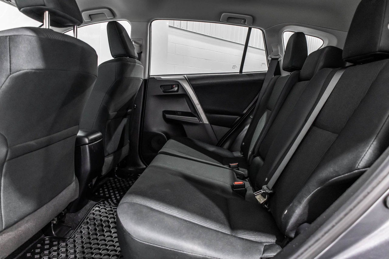 2018 Toyota RAV4 LE / FWD / SIÈGES CHAUFFANTS / CAMÉRA DE RECUL+++-26