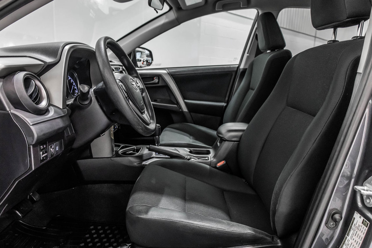 2018 Toyota RAV4 LE / FWD / SIÈGES CHAUFFANTS / CAMÉRA DE RECUL+++-13