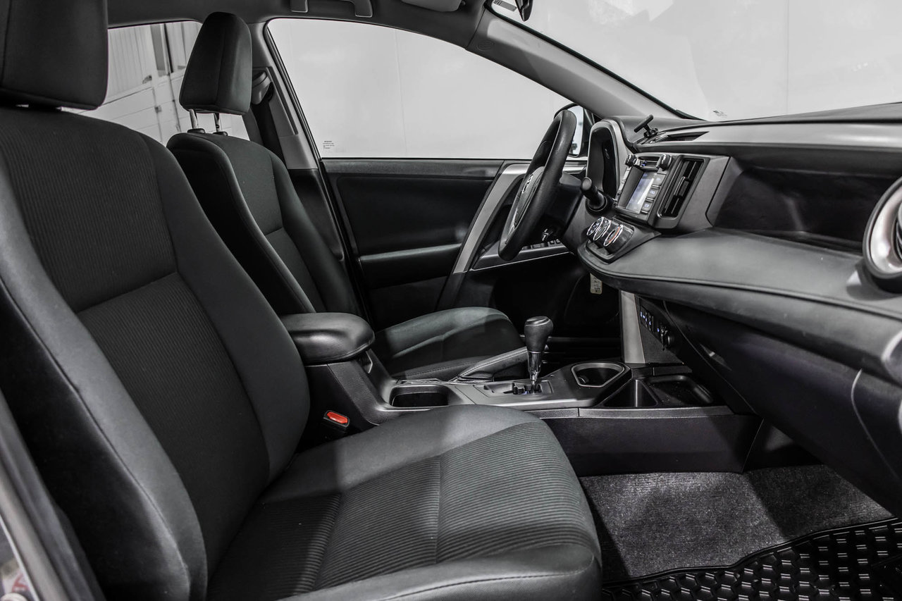 2018 Toyota RAV4 LE / FWD / SIÈGES CHAUFFANTS / CAMÉRA DE RECUL+++-30