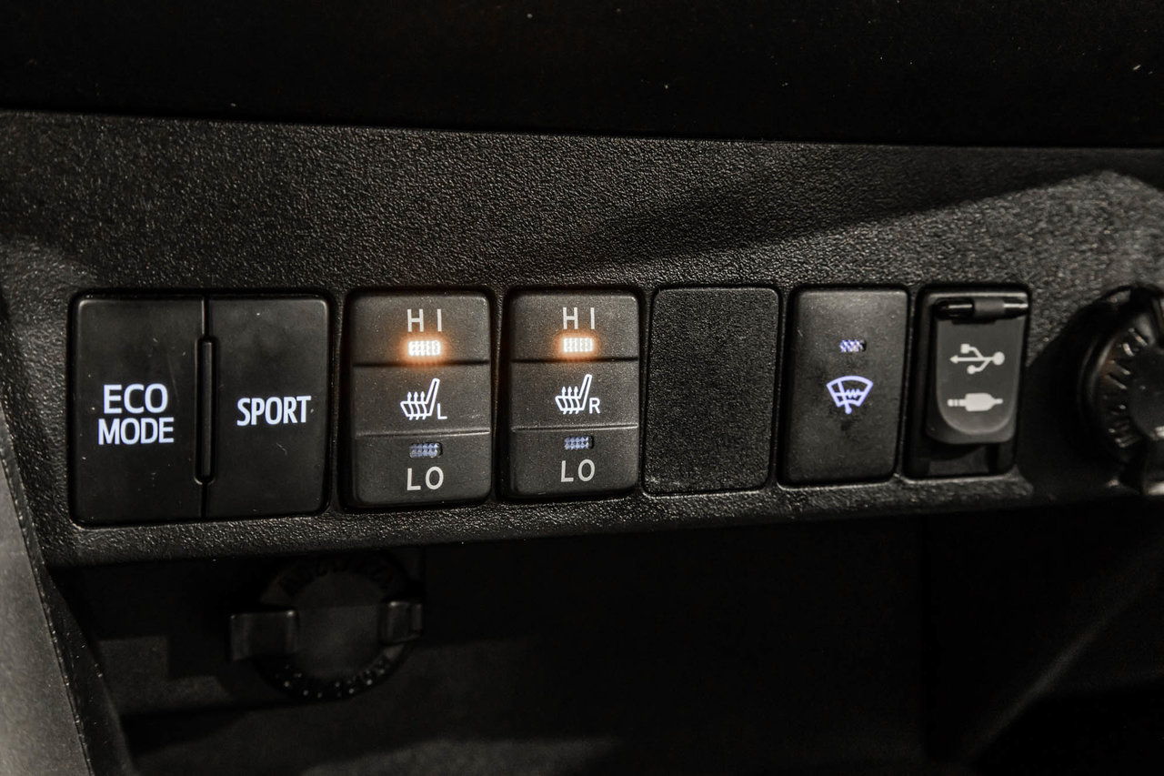 2018 Toyota RAV4 LE / FWD / SIÈGES CHAUFFANTS / CAMÉRA DE RECUL+++-24