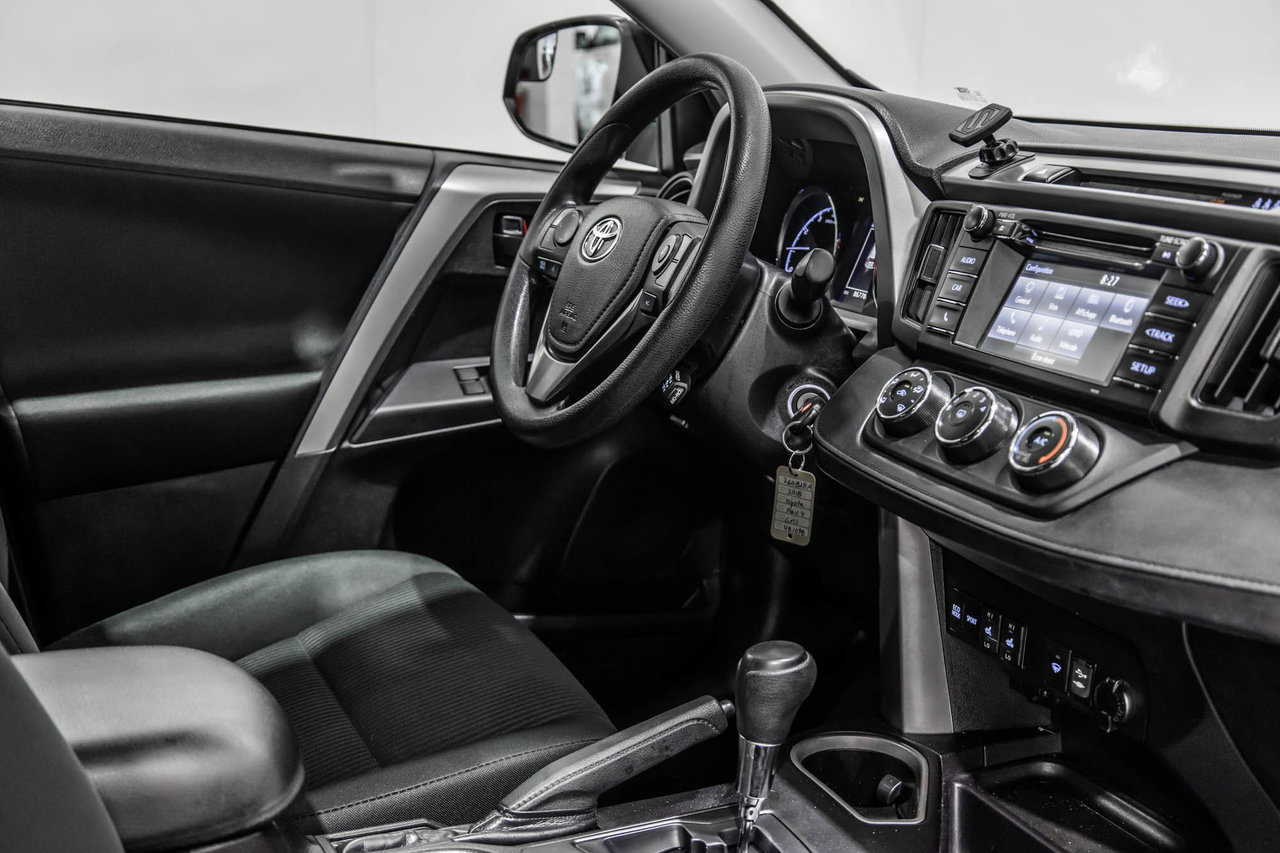2018 Toyota RAV4 LE / FWD / SIÈGES CHAUFFANTS / CAMÉRA DE RECUL+++-31