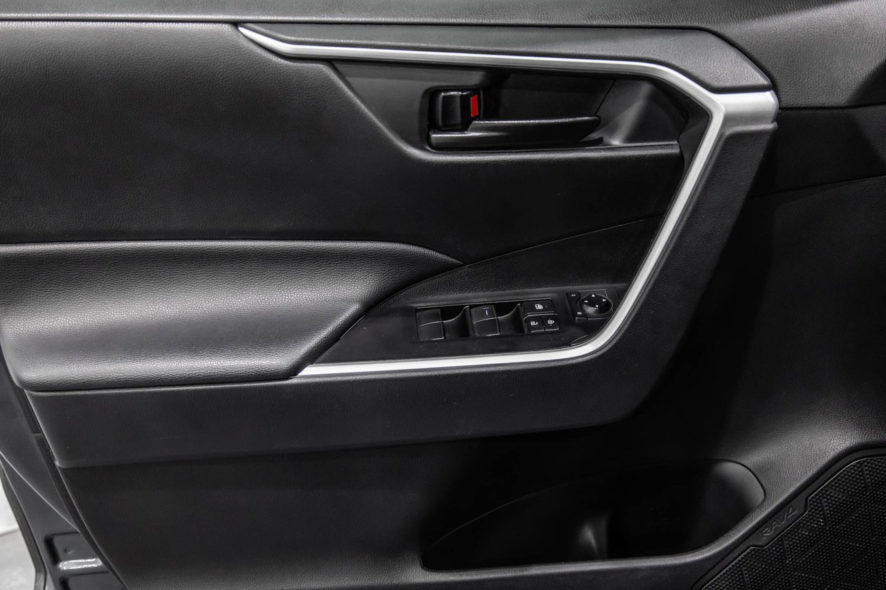 Toyota RAV4 LE / AWD / CAMÉRA DE RECUL / SIÈGES CHAUFFANTS +++ 2021-12