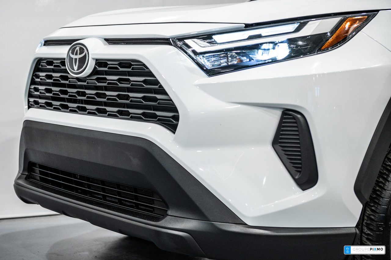 2023 Toyota RAV4 XLE / AWD / TOIT / MAGS / CAMÉRA+++-3
