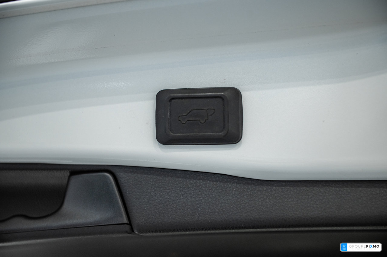 2023 Toyota RAV4 XLE / AWD / TOIT / MAGS / CAMÉRA+++-12