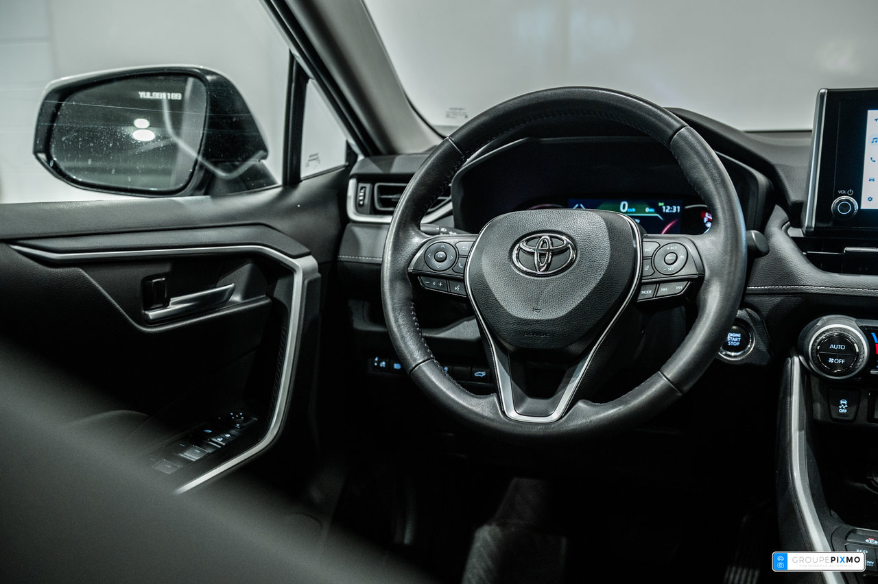 2023 Toyota RAV4 XLE / AWD / TOIT / MAGS / CAMÉRA+++-31